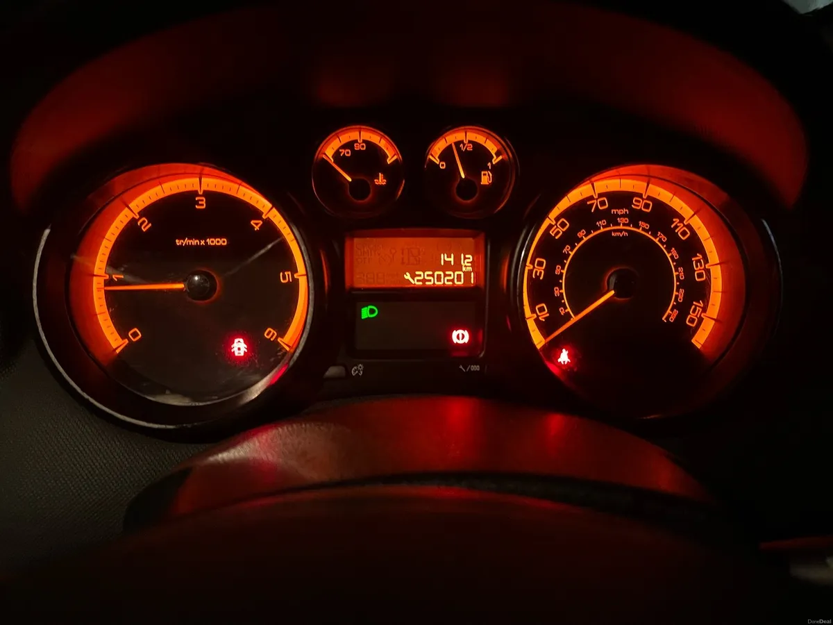 Peugeot 308- Open to offers - Image 3