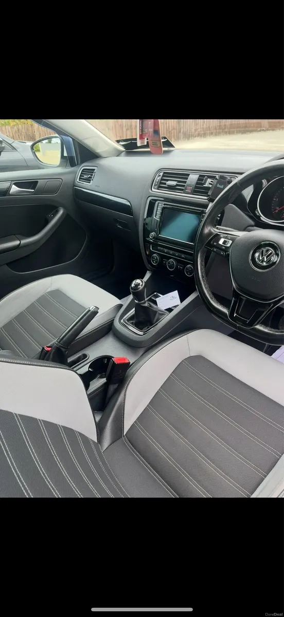 Volkswagen Jetta Highline Luxury Trim - Image 3