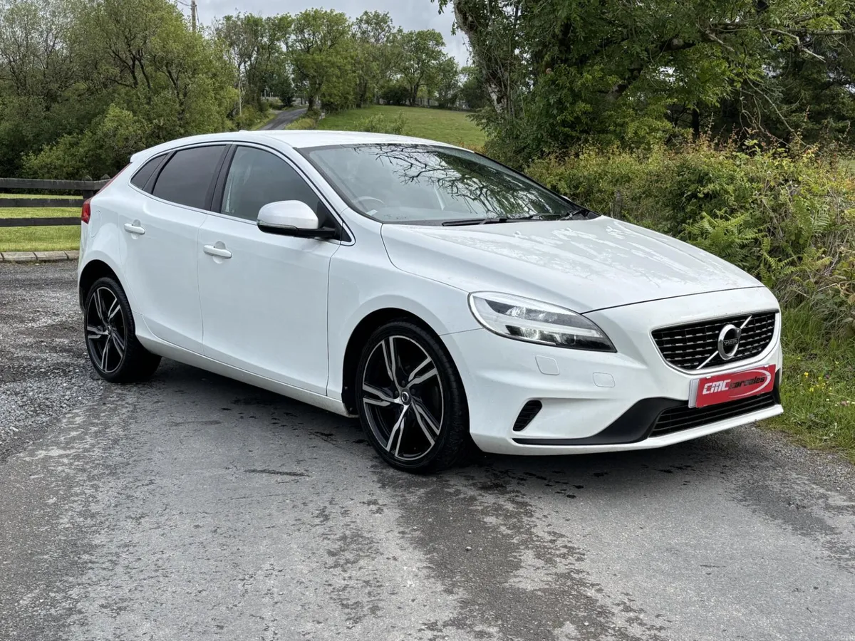 Volvo V40 2017 - Image 1