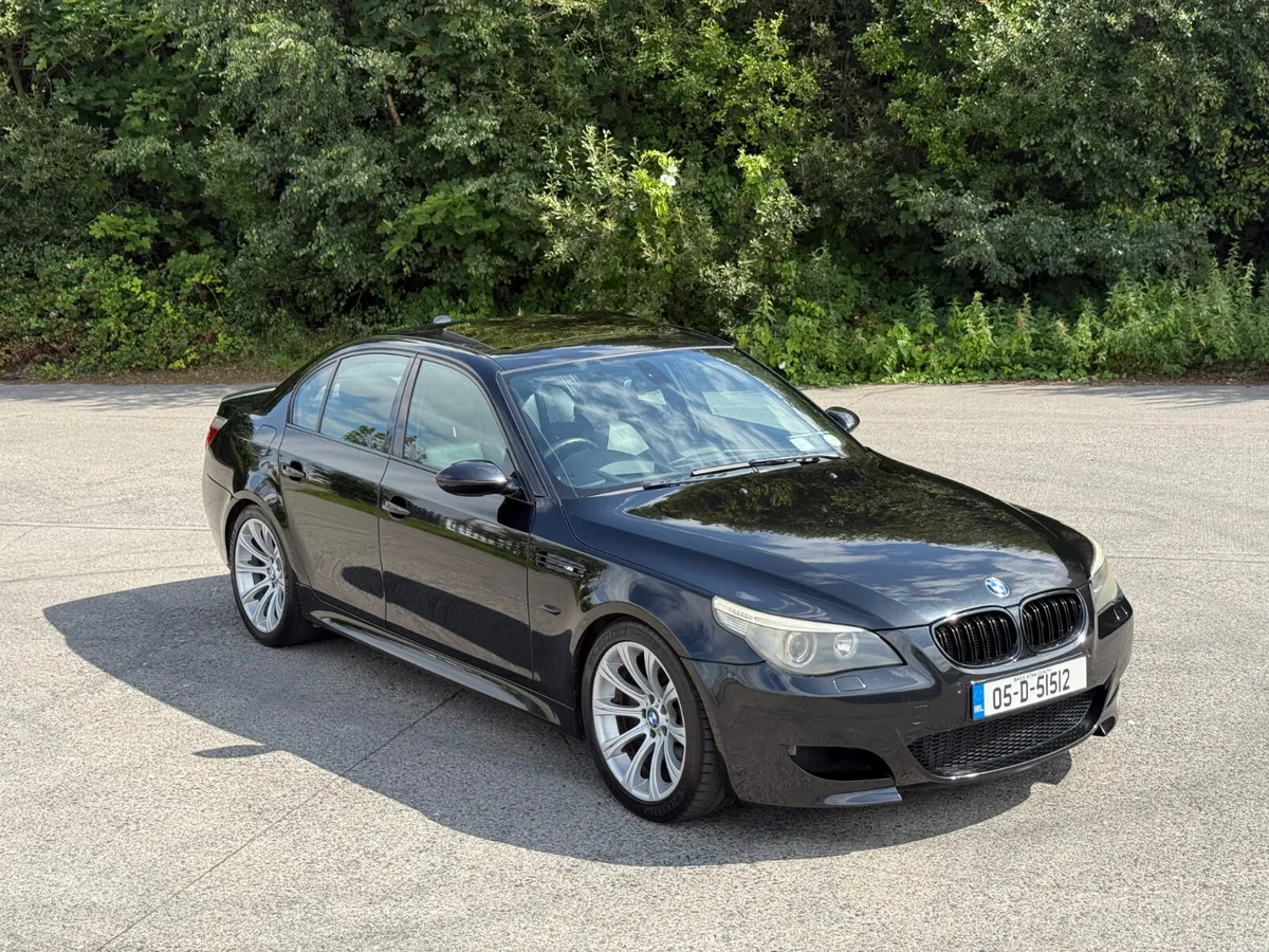 BMW M5 2005 - Image 2