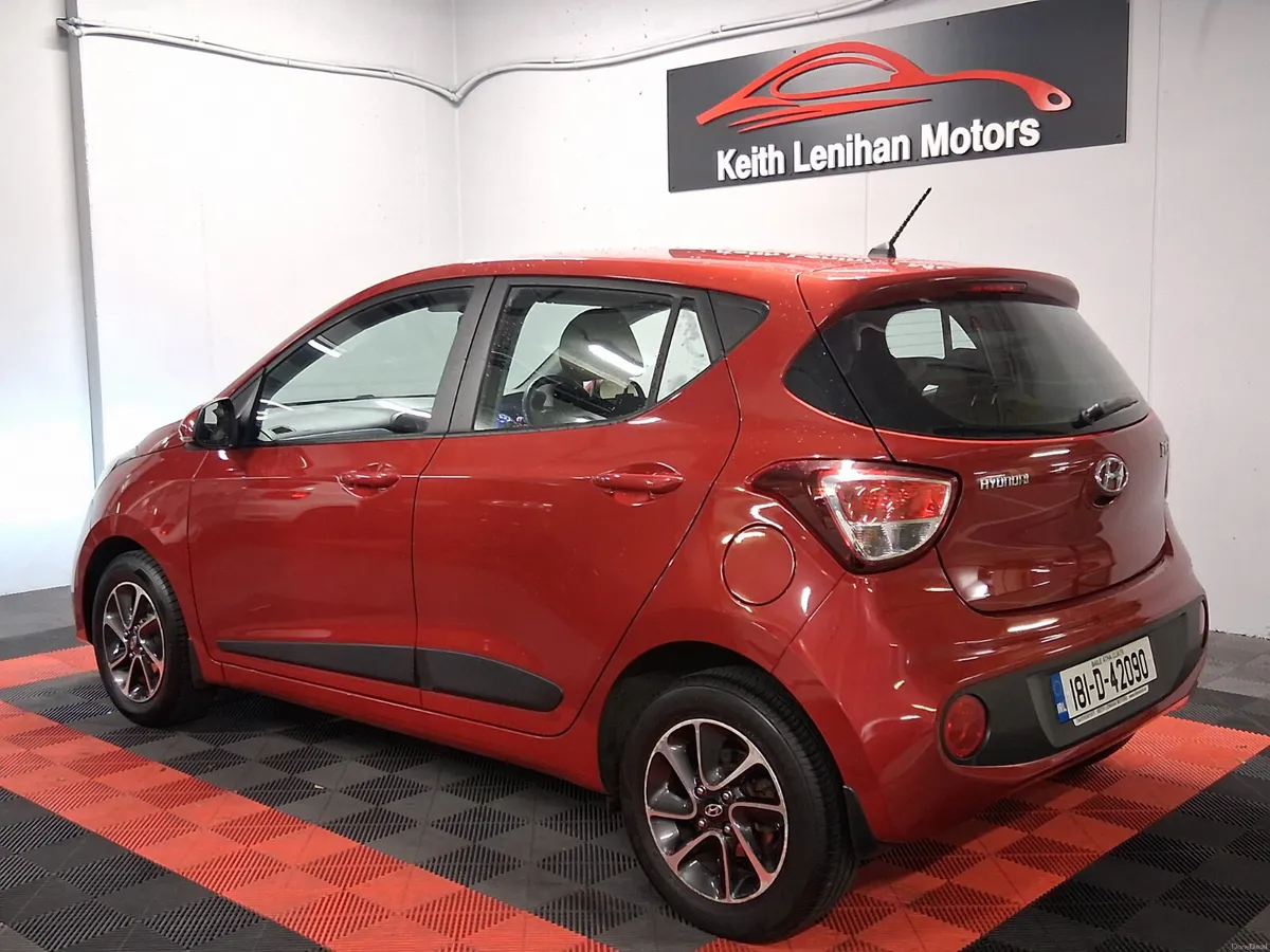 2018 Hyundai i10 **AUTO - DELUXE** - Image 3