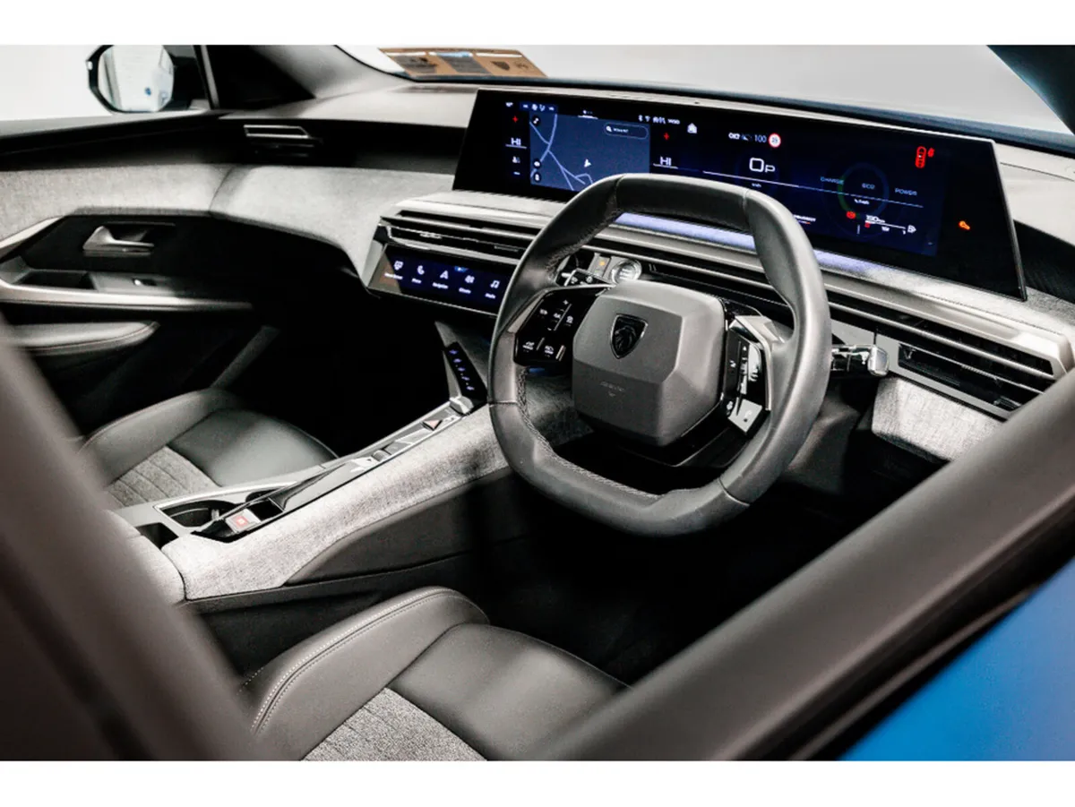 Peugeot 3008 Allure Hybrid Auto 145HP - Image 2