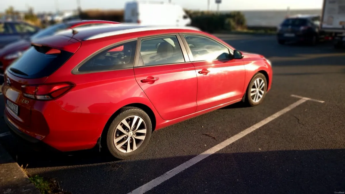 Hyundai i30 2018 diesel estate - Image 3