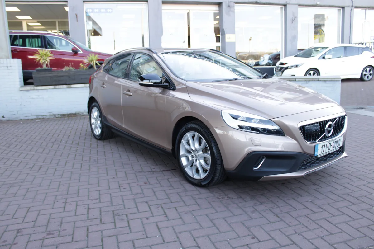 2.0D4 CROSS COUNTRY EDITION 5DR HATCHBACK AUTO // - Image 1