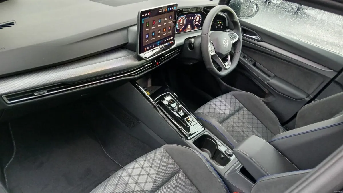 Volkswagen Golf R-Line 2.0 TDI 150 BHP **PARK ASSI - Image 3