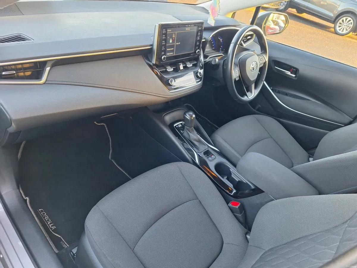 Toyota Corolla 1.8 Hybrid Luna **AUTOMATIC, CRUISE - Image 3