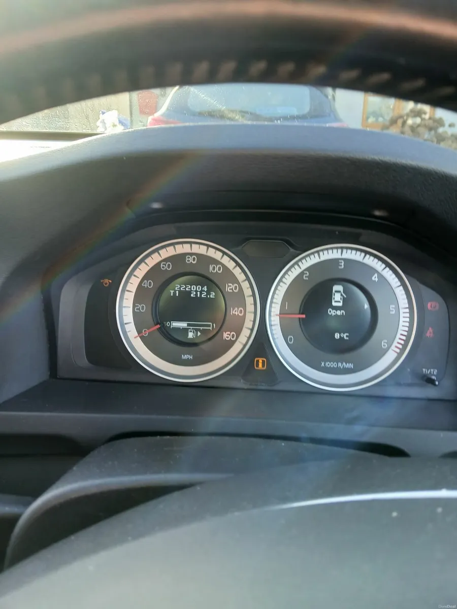 Volvo S60 2011 - Image 2