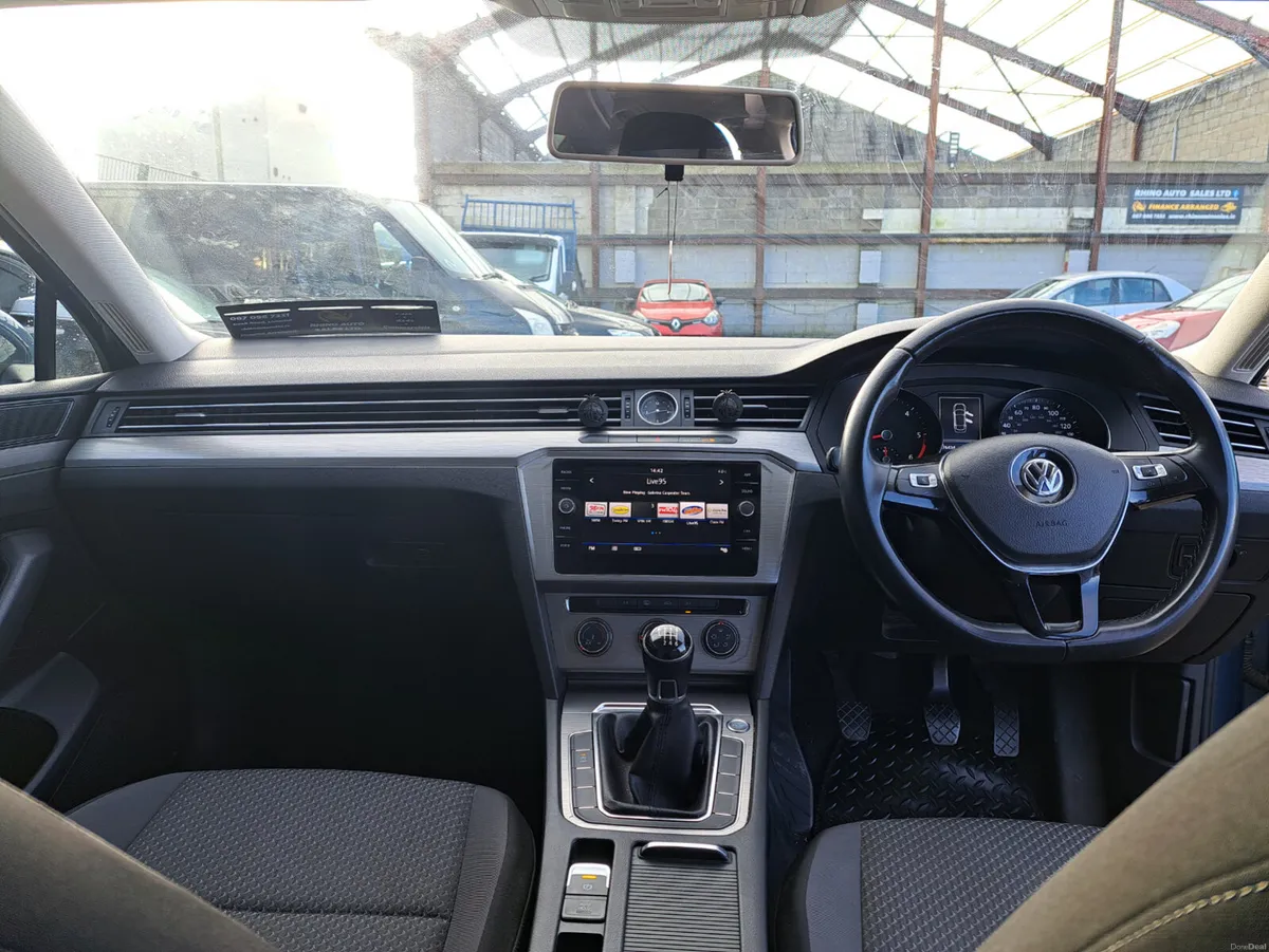 Volkswagen Passat 2018 low mileage - Image 4