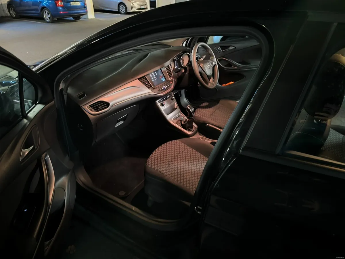 Opel Astra 2017 - Image 2