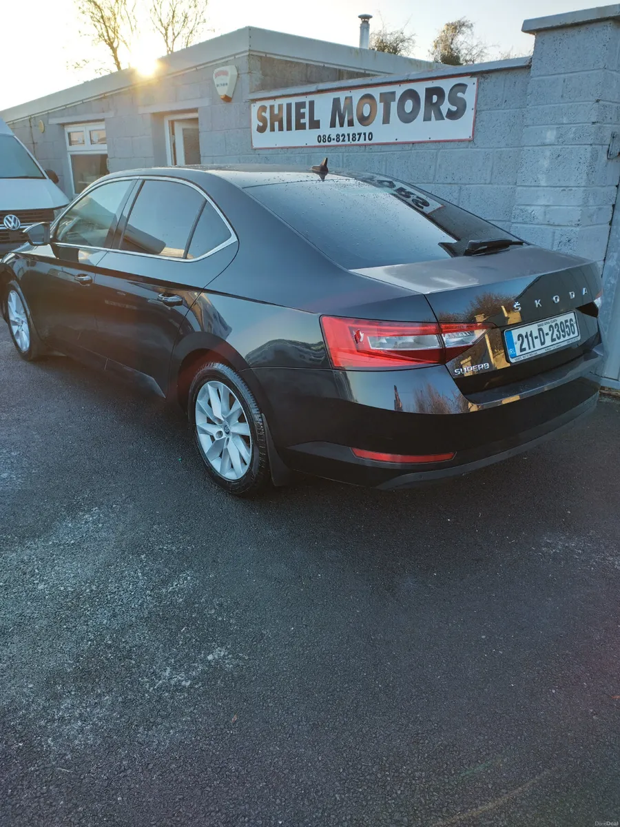 Skoda Superb 2021 H BACK MANUAL - Image 4