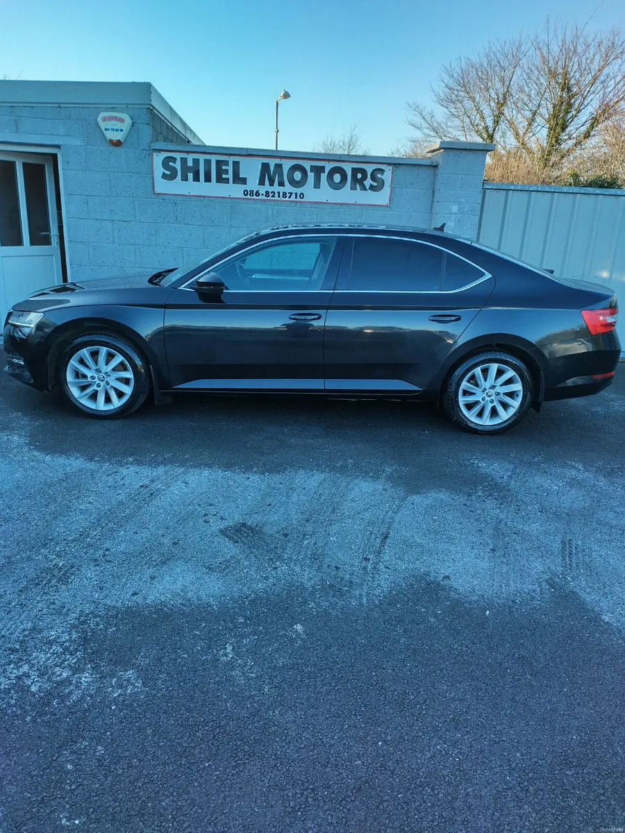 Skoda Superb 2021 H BACK MANUAL - Image 2