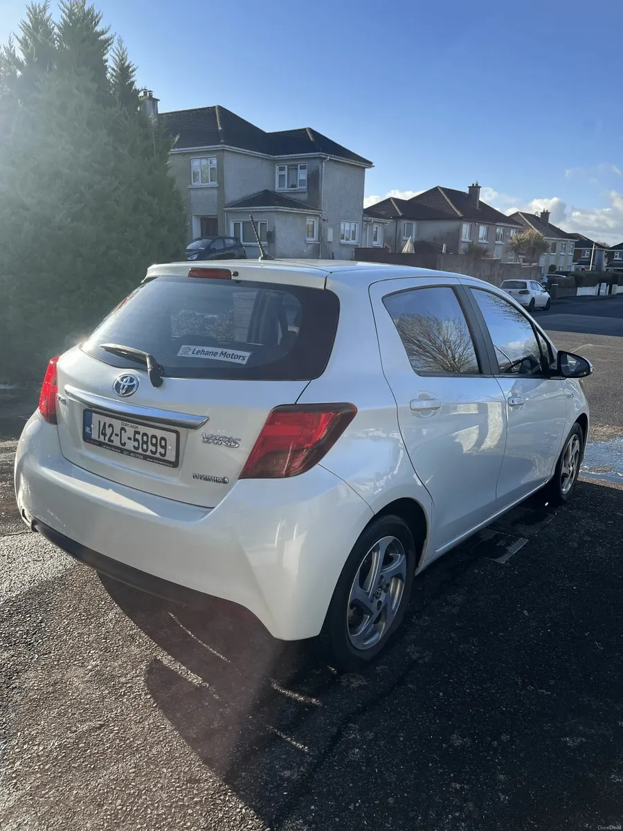 Toyota Yaris Hybrid 2014 - Image 4