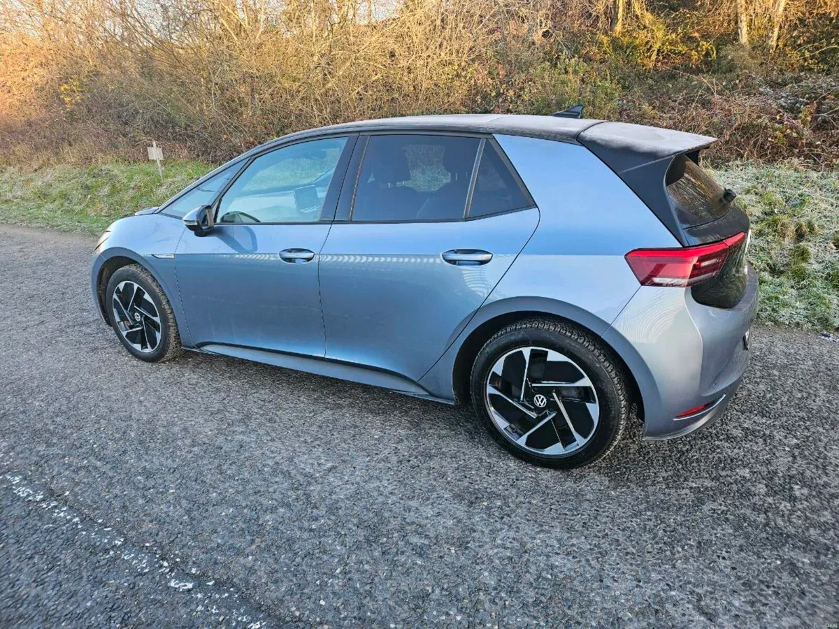 ID3 212 VW Pro 150kw Family - Sunroof - High Spec - Image 1