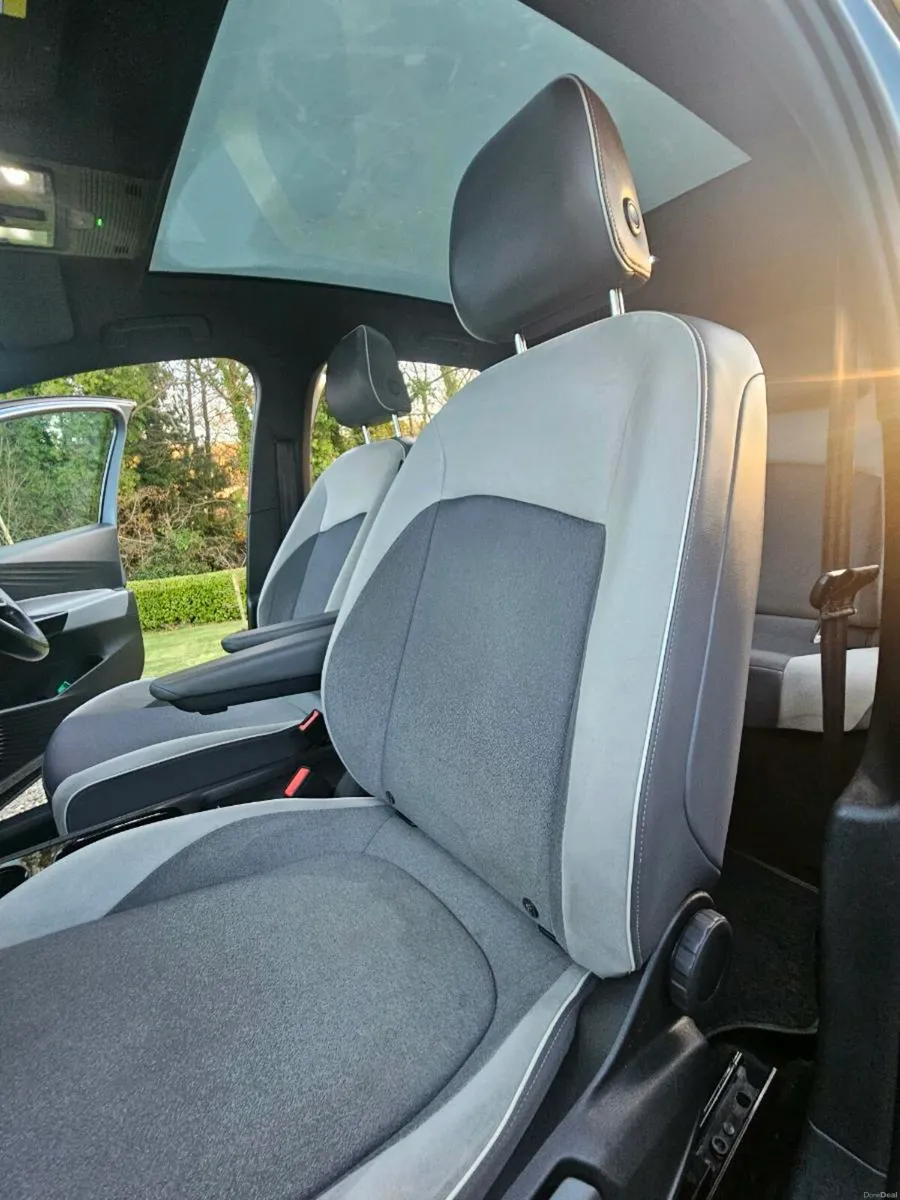 ID3 212 VW Pro 150kw Family - Sunroof - High Spec - Image 2