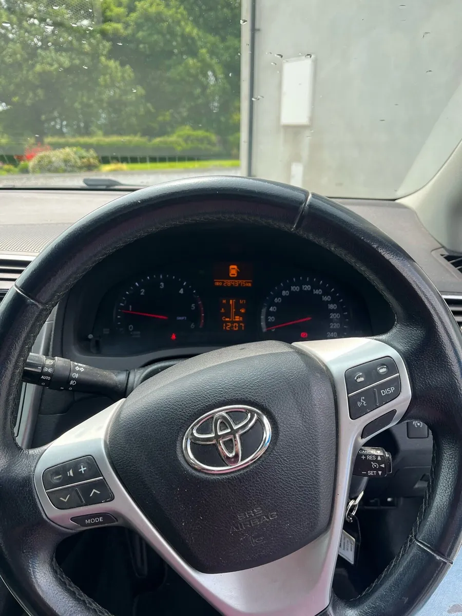 2012 Toyota Avensis Strata - Image 4