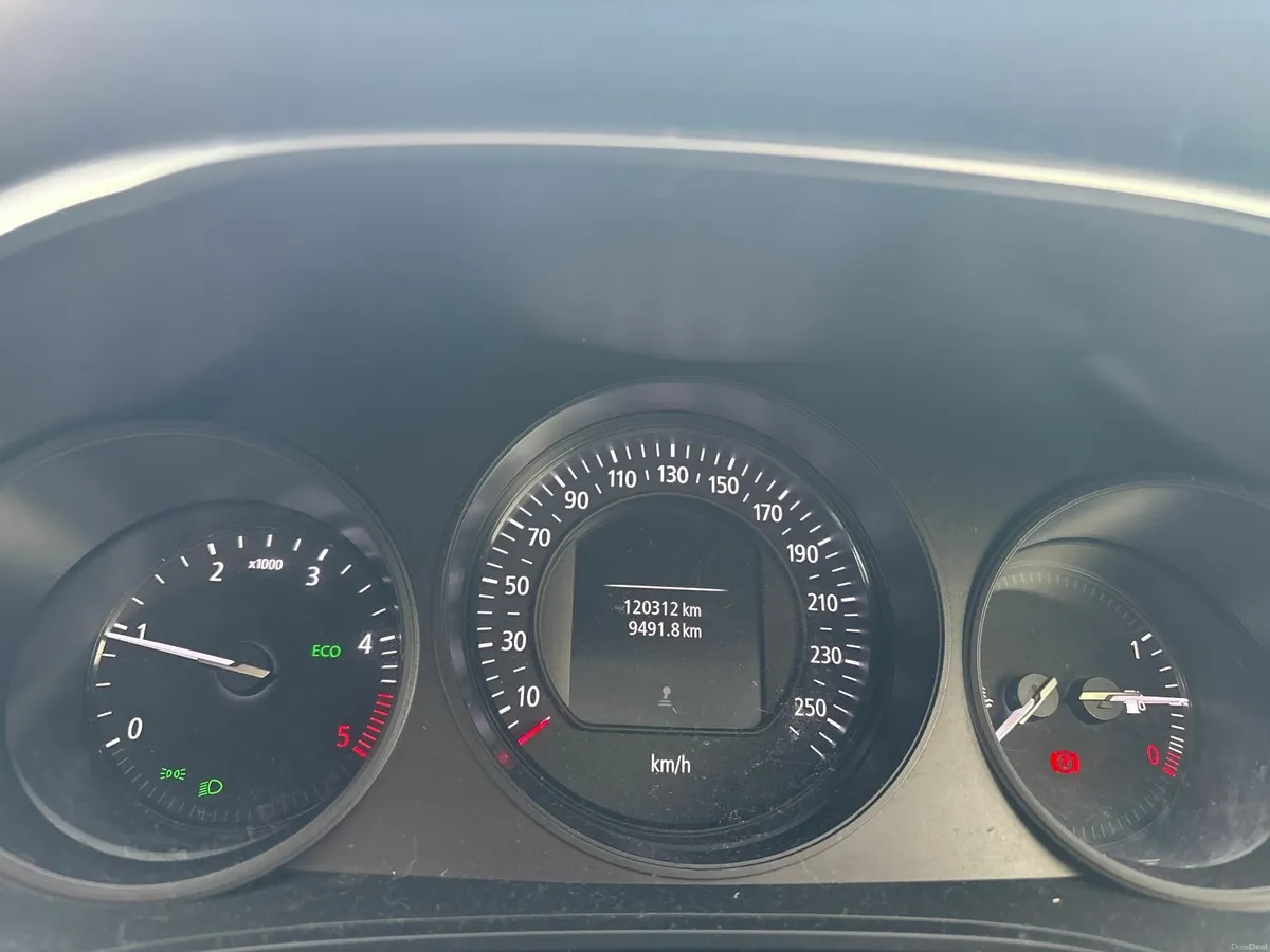 Renault Megane 2018 - Image 2