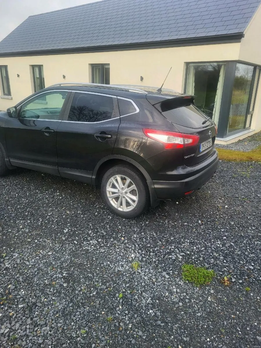 Nissan Qashqai 2017 Glass roof - Image 3