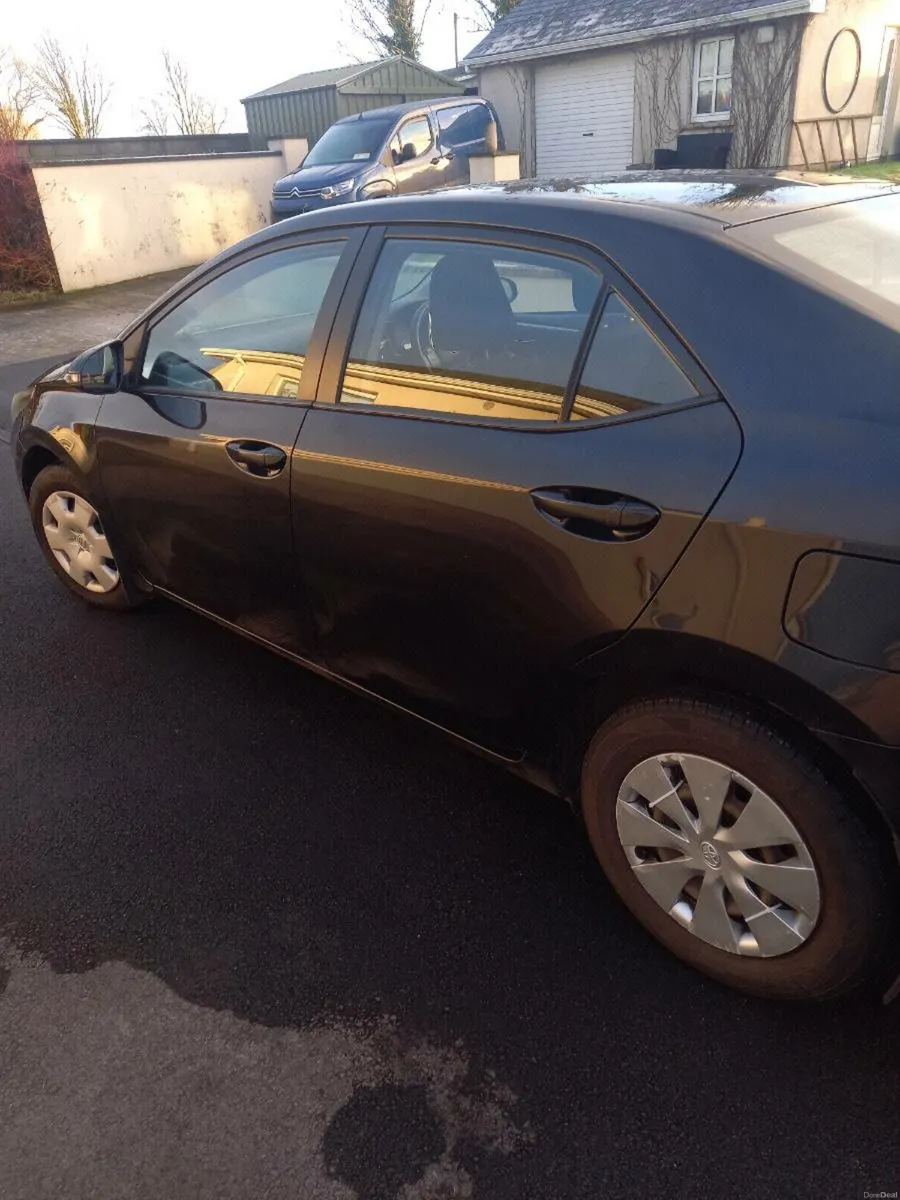 Toyota corolla - Image 2