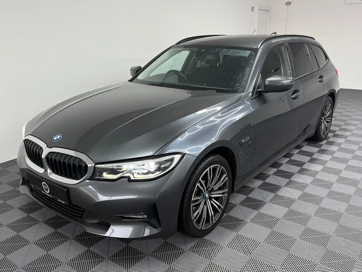 2022 BMW 330E SE Pro 2.0 Phev - Image 4
