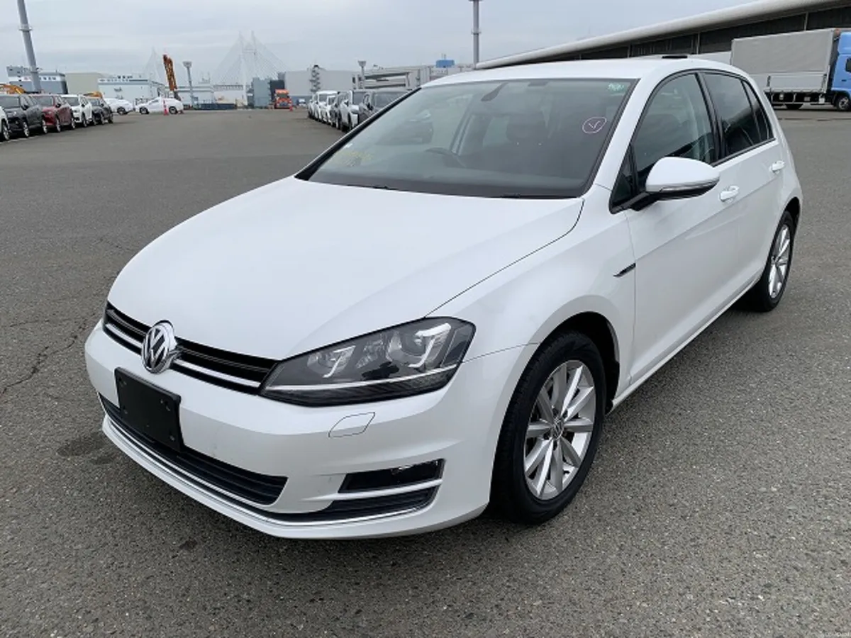 152 Volkswagen Golf 1.2 TSI Lounge - Image 2