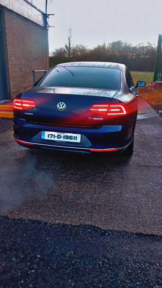 Volkswagen Passat HIGHLINE  1.6 120bhp - Image 3