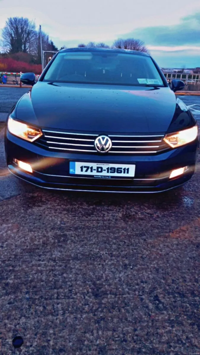 Volkswagen Passat HIGHLINE  1.6 120bhp - Image 1