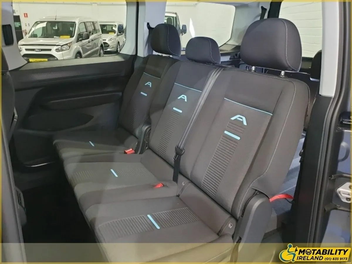 Ford Tourneo Connect Active Wheelchair Accessible - Image 5