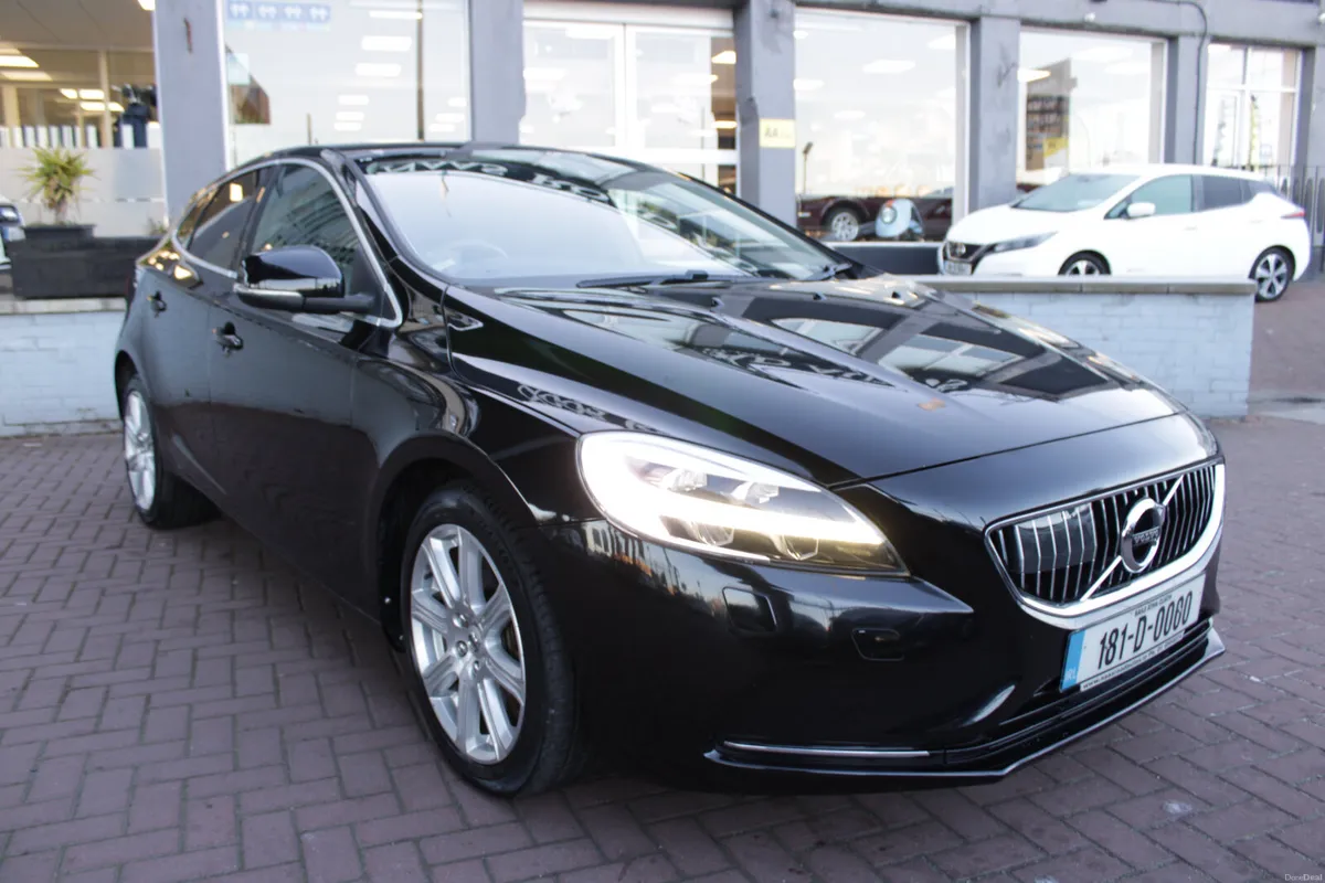 2.0D4 INSCRIPTION EDITION 5DR HATCHBACK AUTO WITH - Image 2