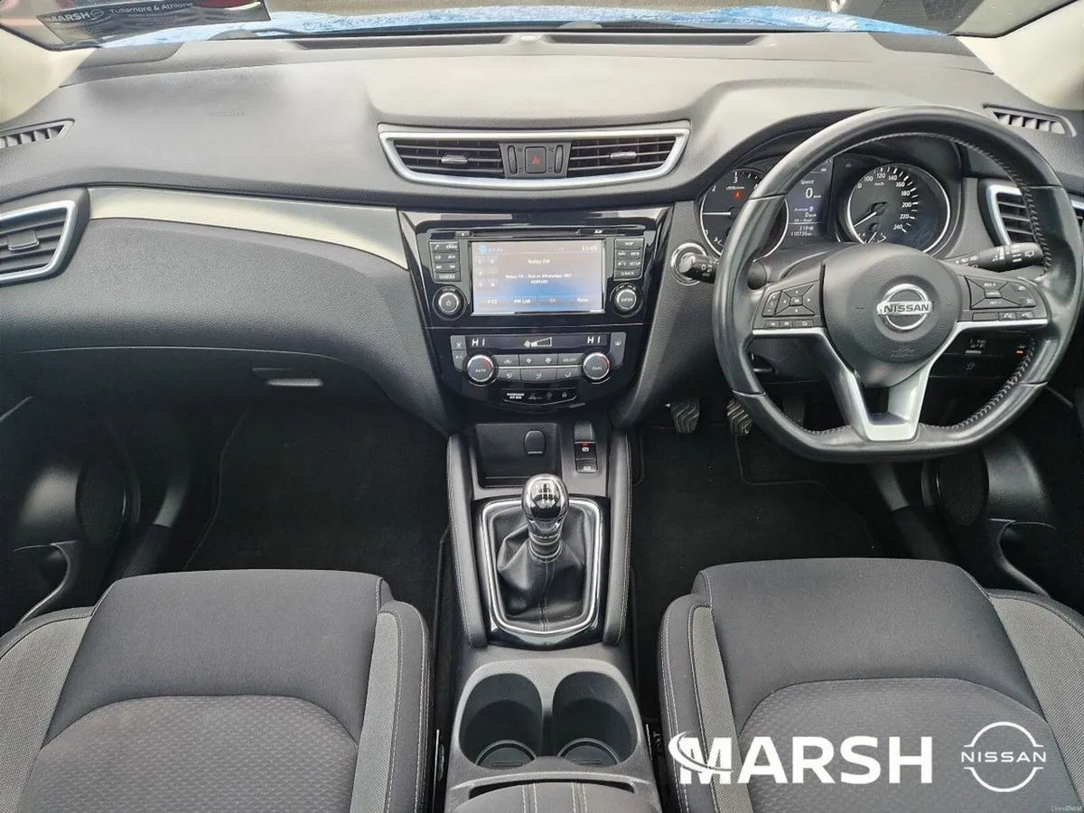 Nissan Qashqai 1.5 DSL SV PREMIUM SS 18 4DR - Image 2