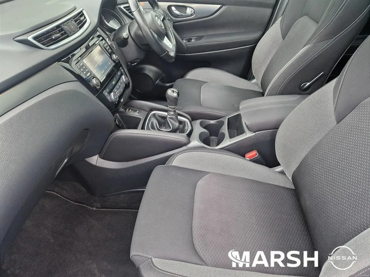 Nissan Qashqai 1.5 DSL SV PREMIUM SS 18 4DR - Image 4