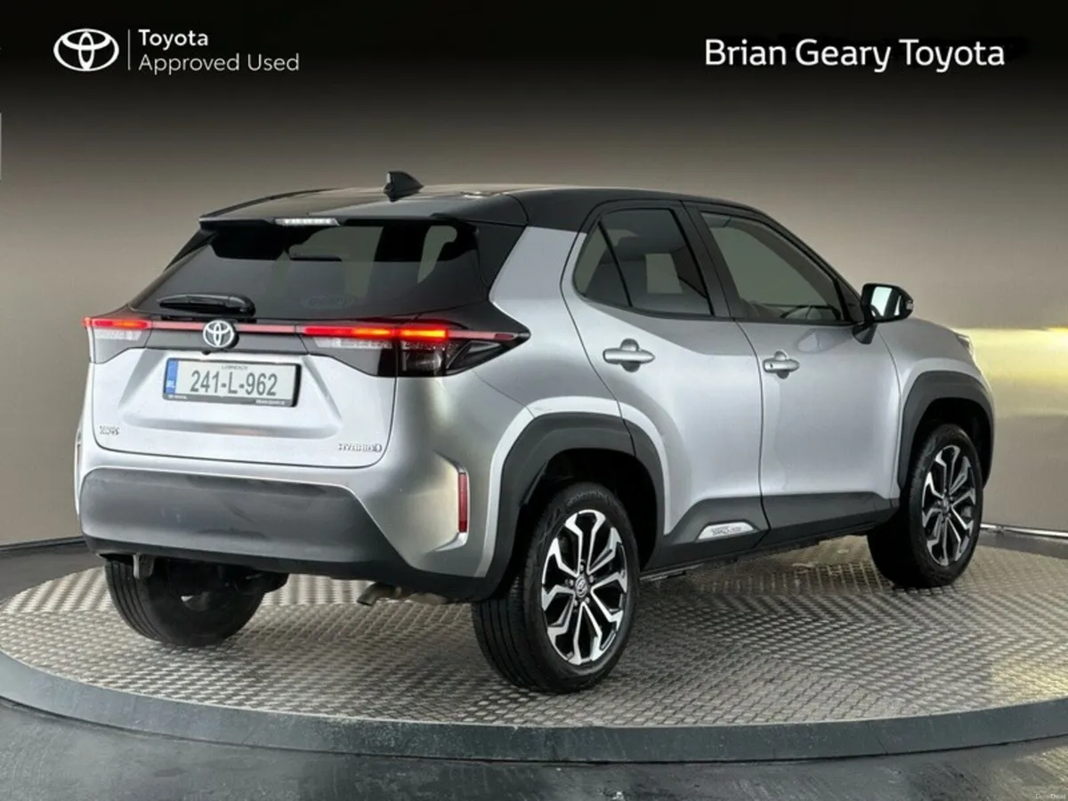 Toyota Yaris Cross LunaSport Hybrid - Image 2