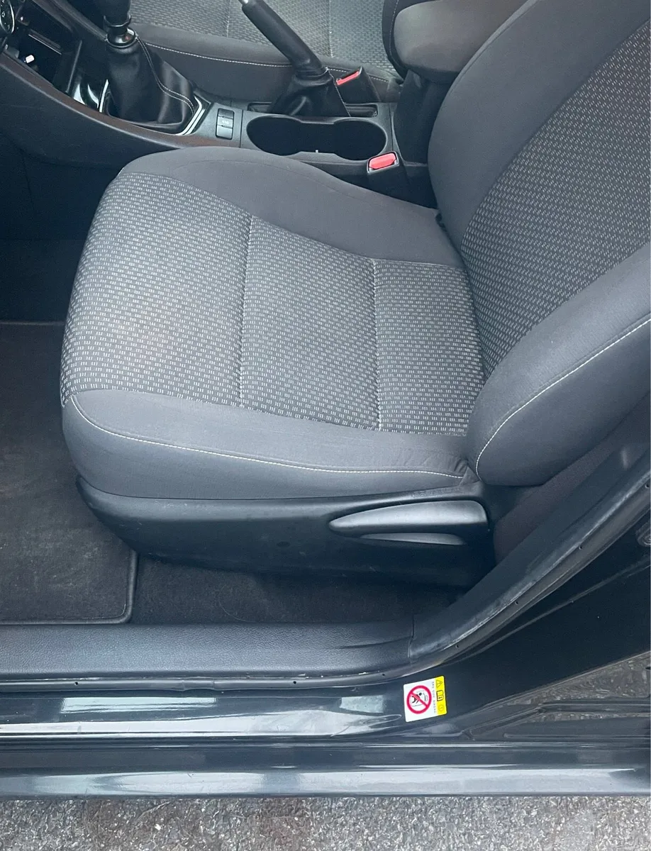 Toyota Corolla - Image 4