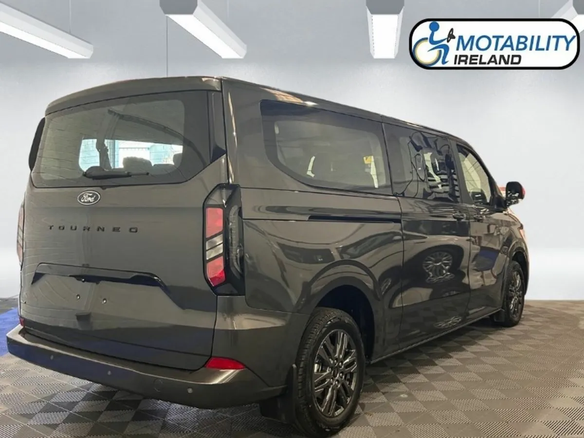 Ford Tourneo Custom 2.5 PHEV Hybrid - Image 2