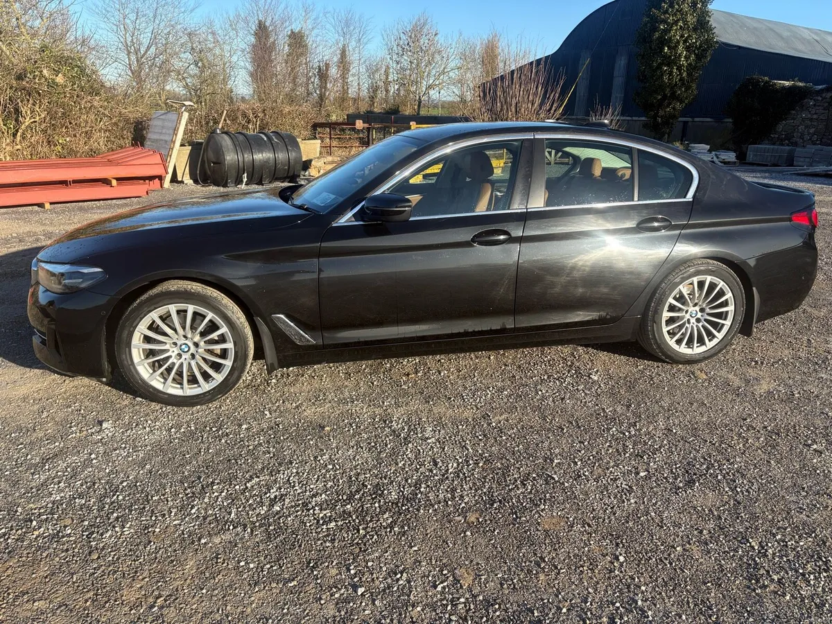 BMW 5-Series 520d SE Saloon - Image 3