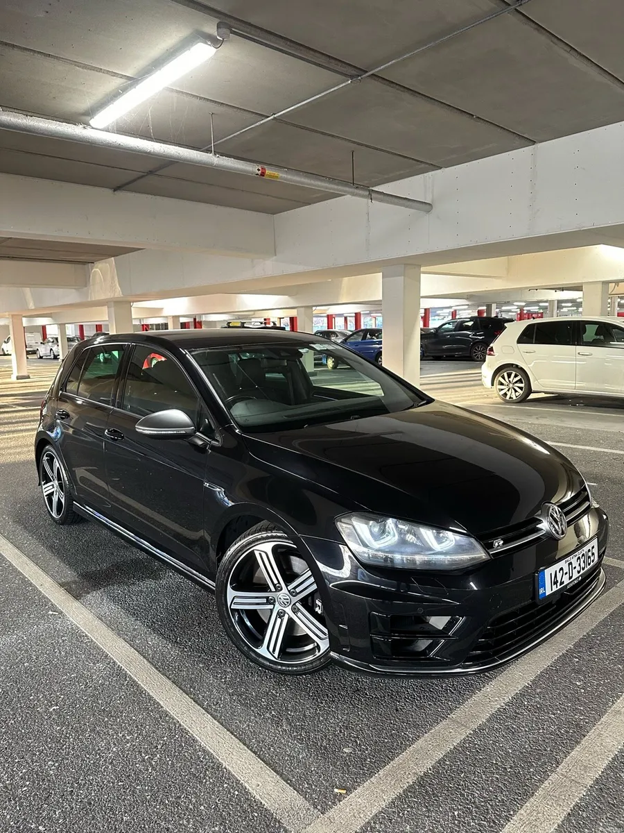 Volkswagen Golf R - Image 1