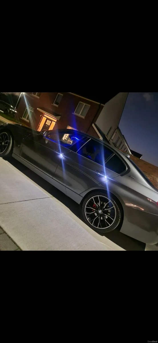 BMW 3-Series 2018 LOW MILAGE - Image 2