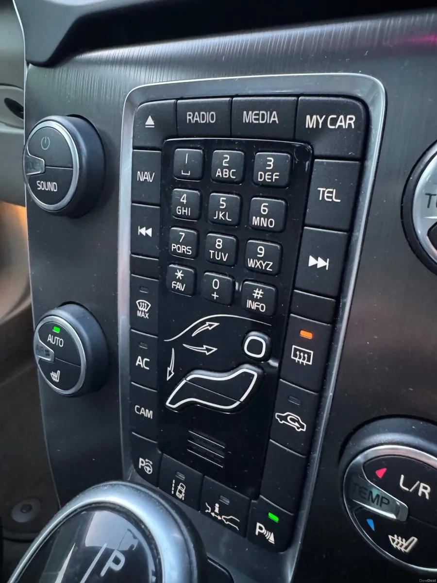 Volvo V40 2013 - Image 2