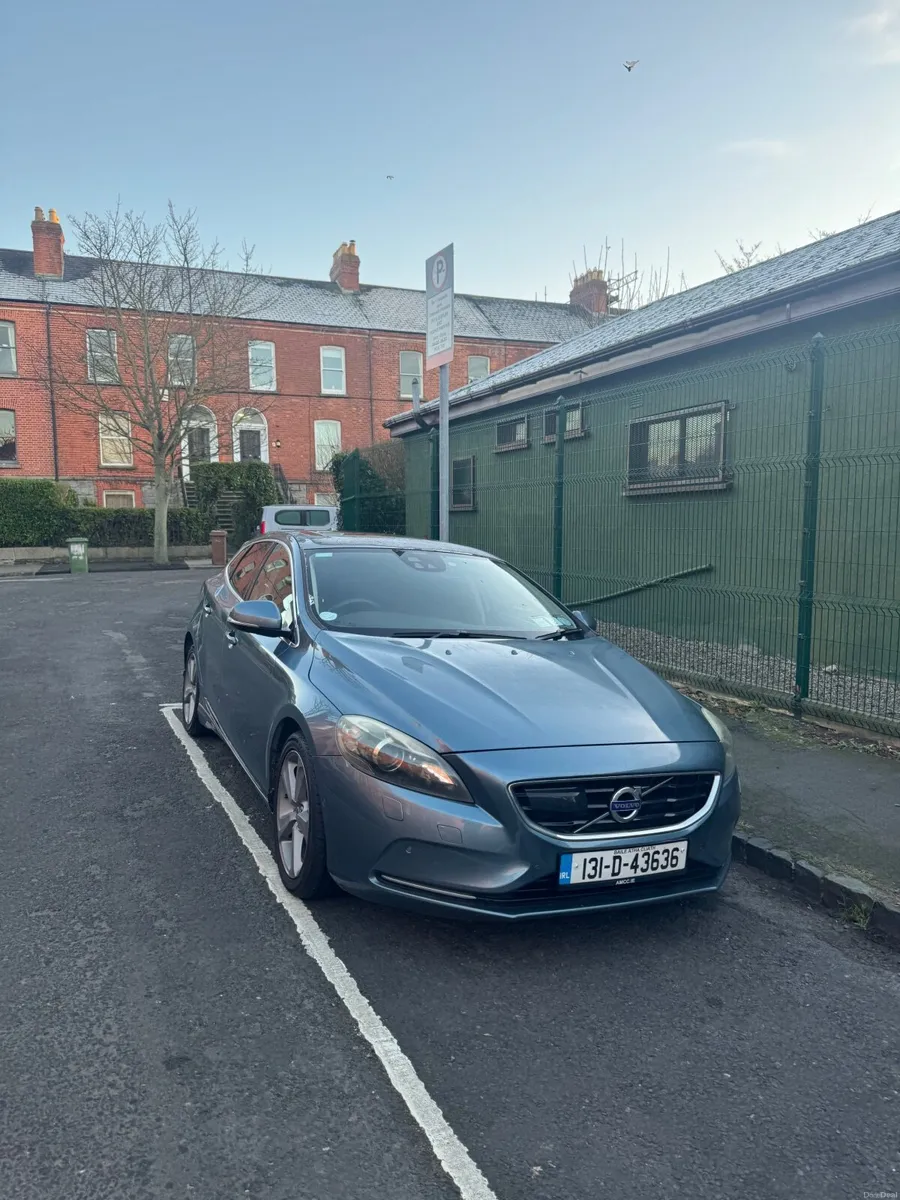 Volvo V40 2013 - Image 1