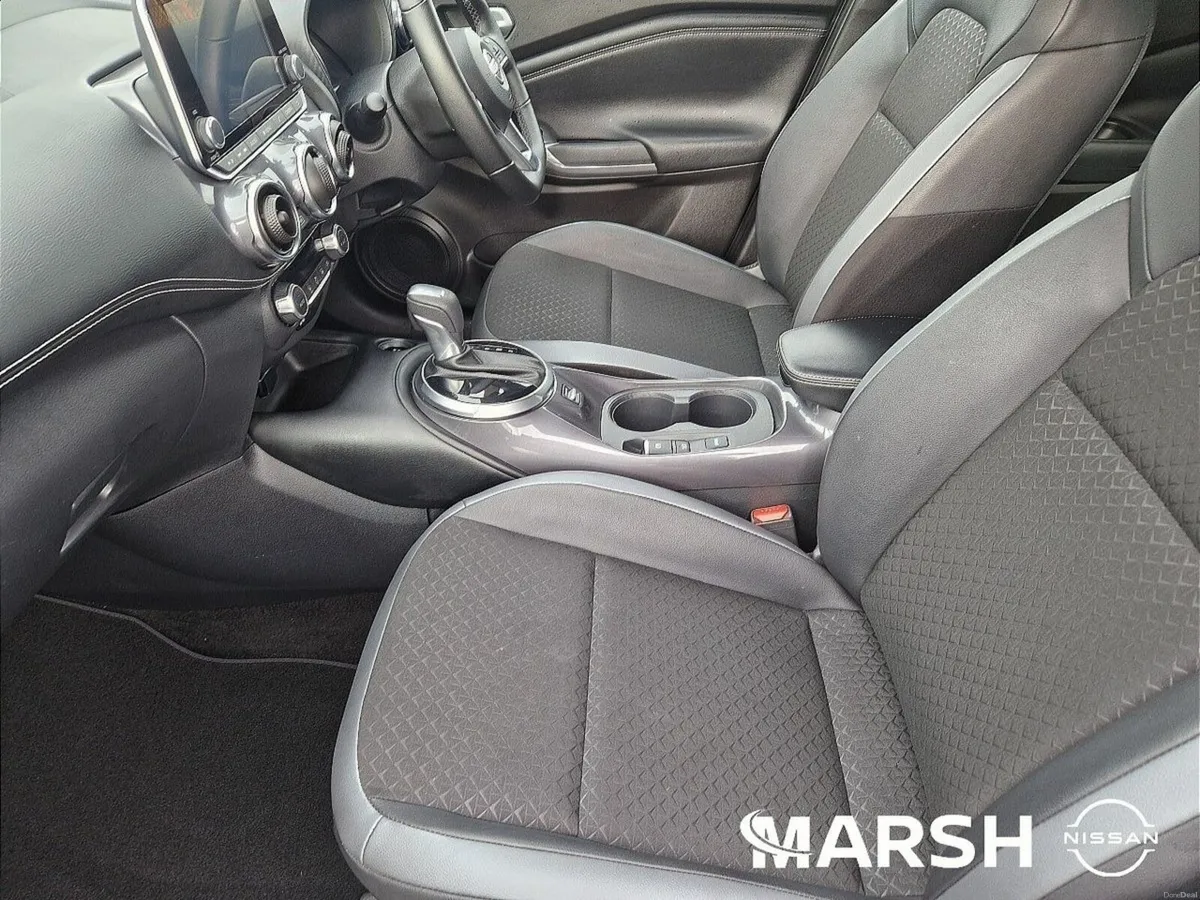 Nissan Juke 1.6 HYBRID SV PREMIUM 2 TONE 5DR - Image 4