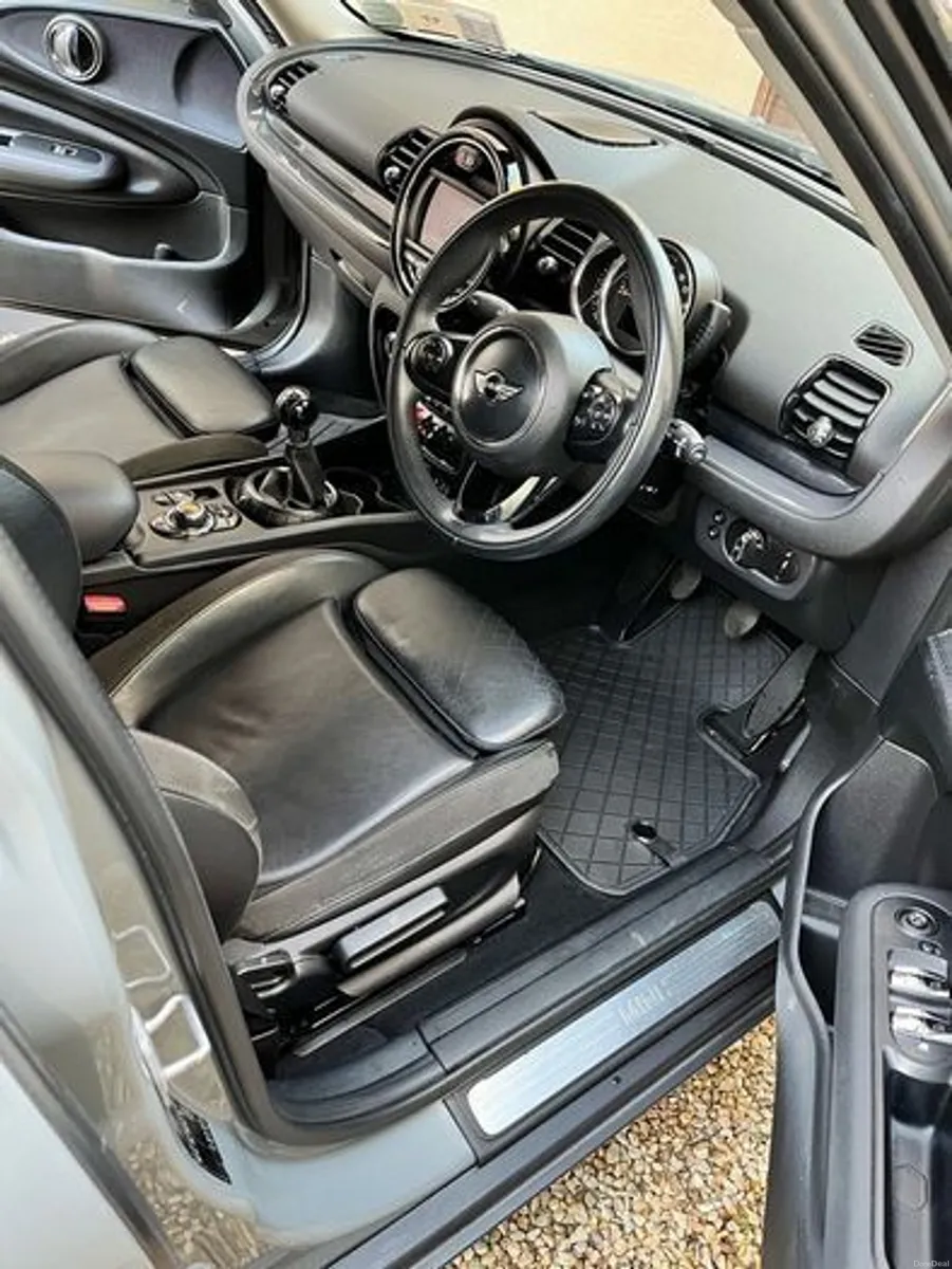 Mini Clubman 2.0d Cooper Leather Heated Seats - Image 3