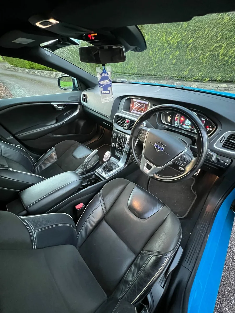 Volvo V40 - R-Design - Rebel Blue - Diesel - 2014 - Image 2