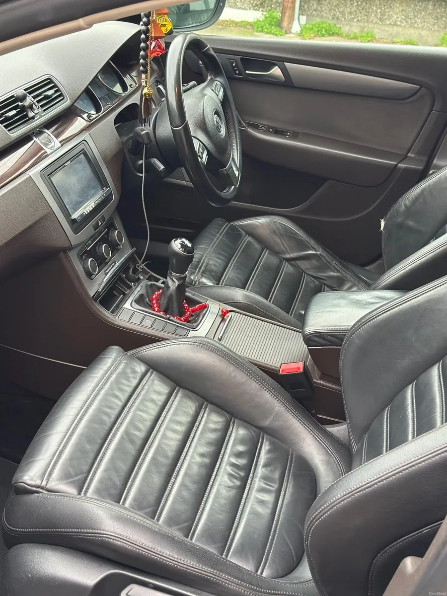 Volkswagen Passat 2012 - Image 4