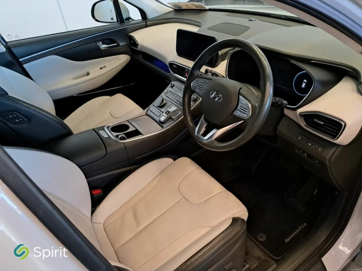 Hyundai Santa Fe 7 Seater, PHEV Executive Plus 4WD - Image 4