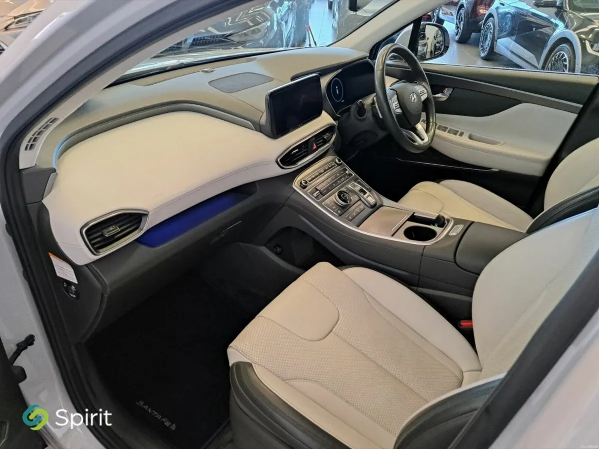 Hyundai Santa Fe 7 Seater, PHEV Executive Plus 4WD - Image 4