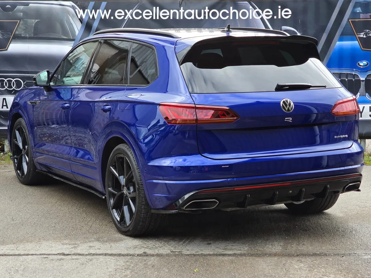 Volkswagen Touareg 2023 R-LINE LAPIZ BLUE STUNNING - Image 3
