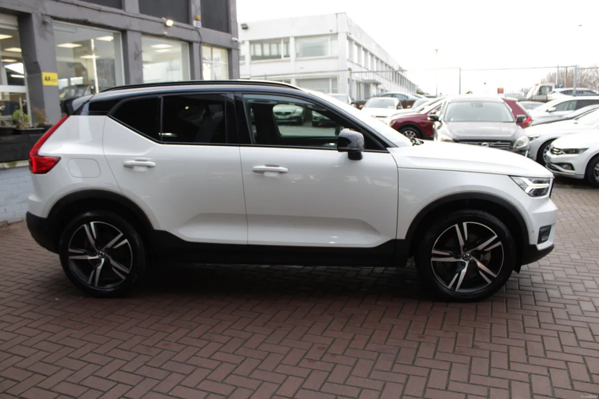 2.0T5 R-DESIGN 5DR ESTATE AUTO // STUNNING CAR LOA - Image 3