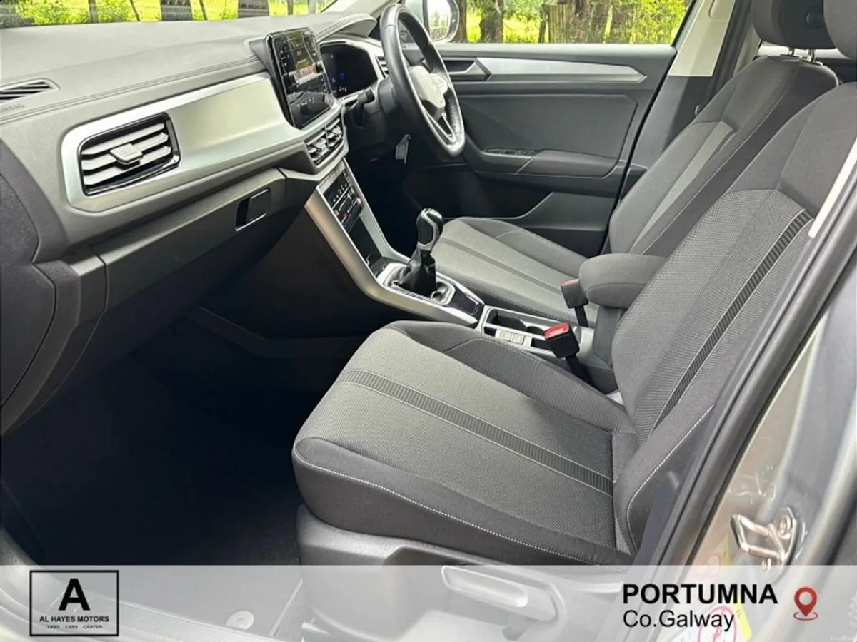 Volkswagen T-Roc 2023 LIFE 2.0 TDI 6SPEED 116BHP - Image 4