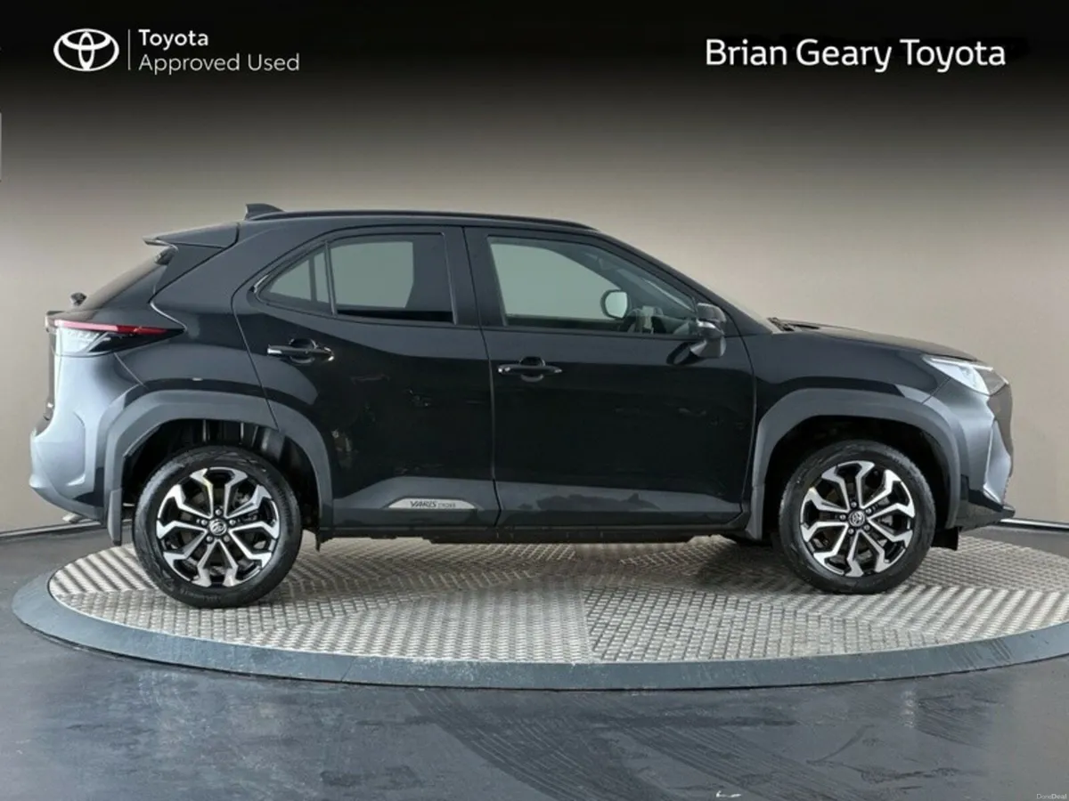 Toyota Yaris Cross HYBRID LUNA SPORT - Image 3
