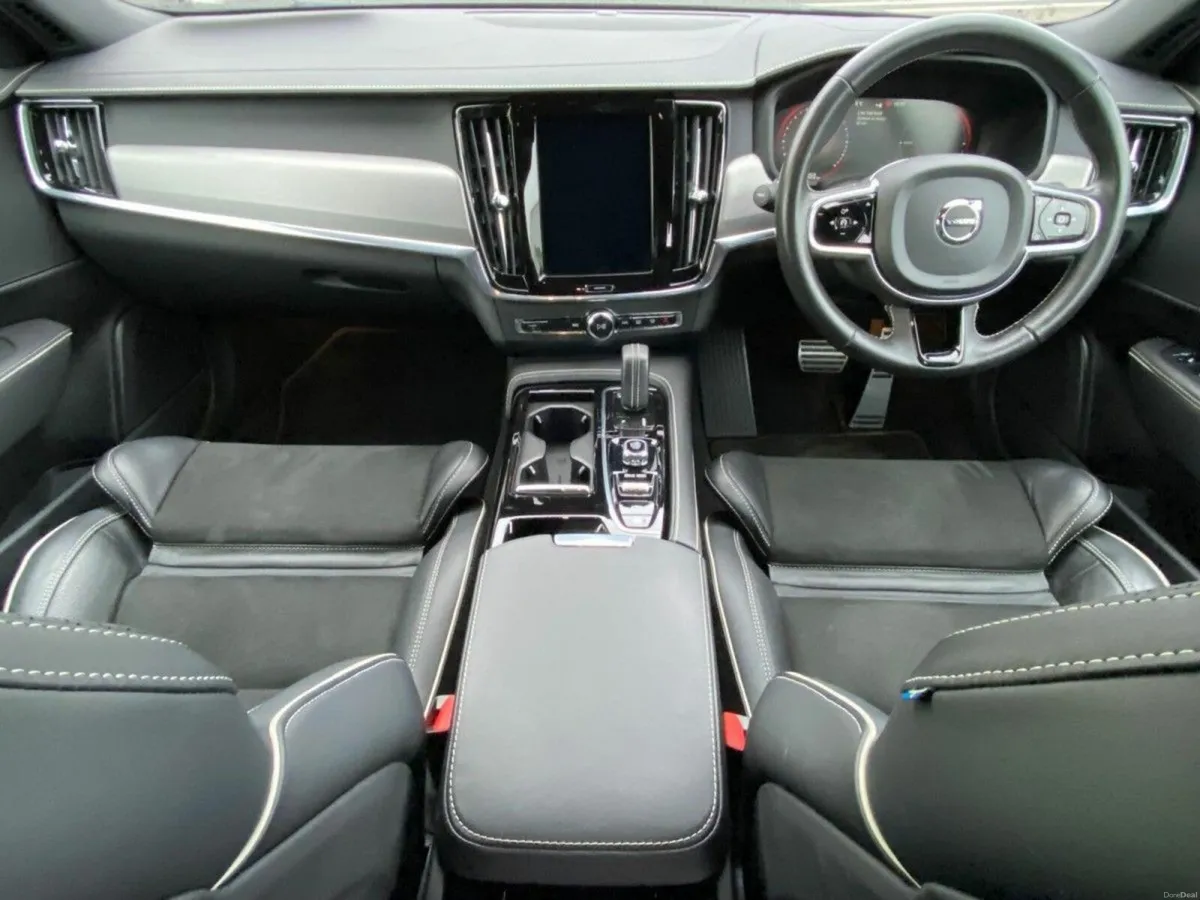Volvo S90 R-DESIGN T8 PHEV - Image 2