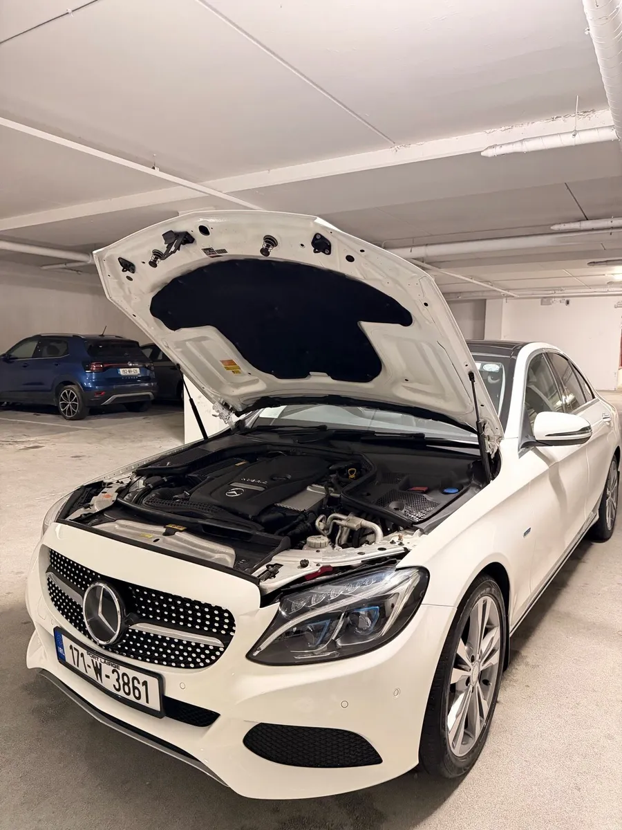 2017 Mercedes-Benz C350e Plug-in Hybrid, FULL SPEC - Image 4